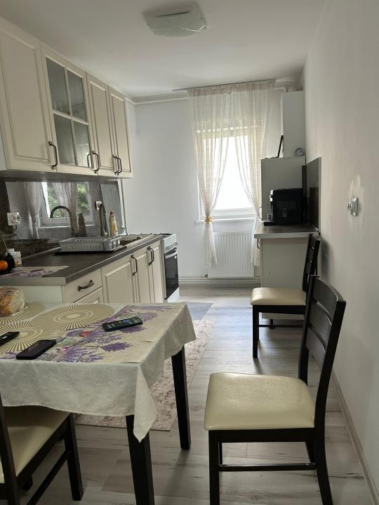 Apartament 3 camere Zona  Centrul Cvic !