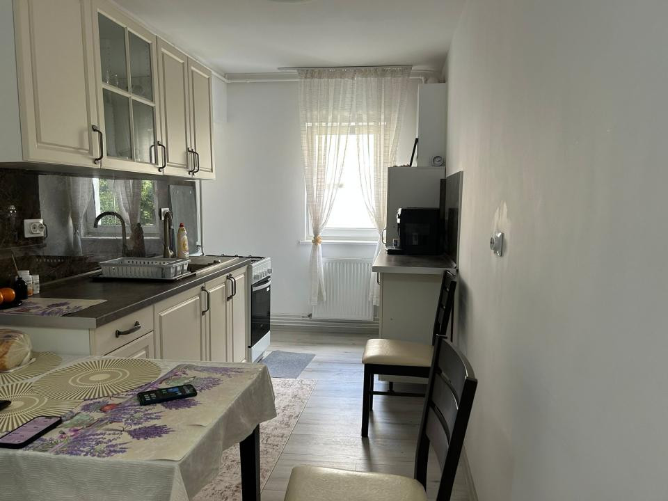 Apartament 3 camere Zona  Centrul Cvic !