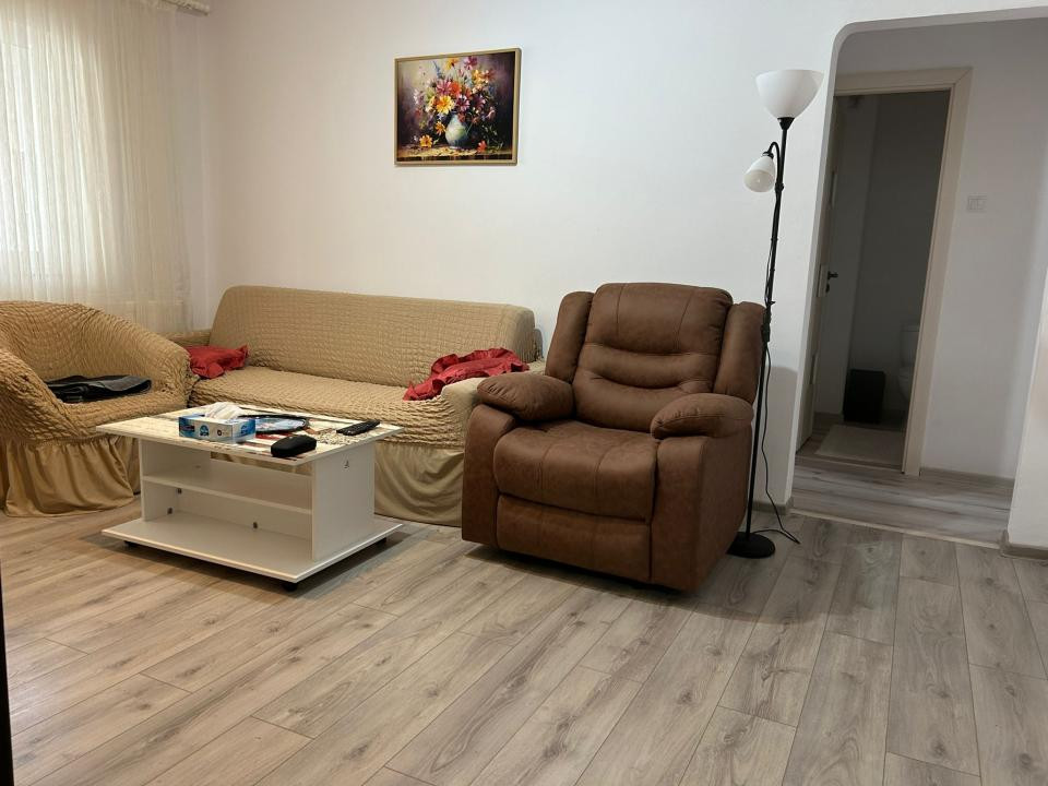 Apartament 3 camere Zona  Centrul Cvic !