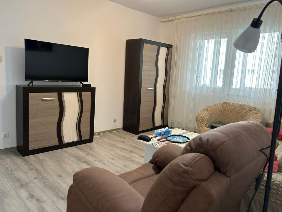 Apartament 3 camere Zona  Centrul Cvic !