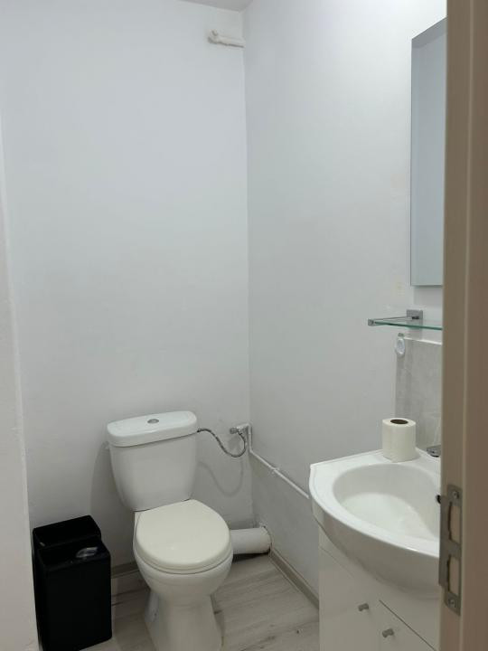 Apartament 3 camere Zona  Centrul Cvic !