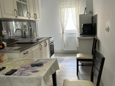 Apartament 3 camere Zona  Centrul Cvic !