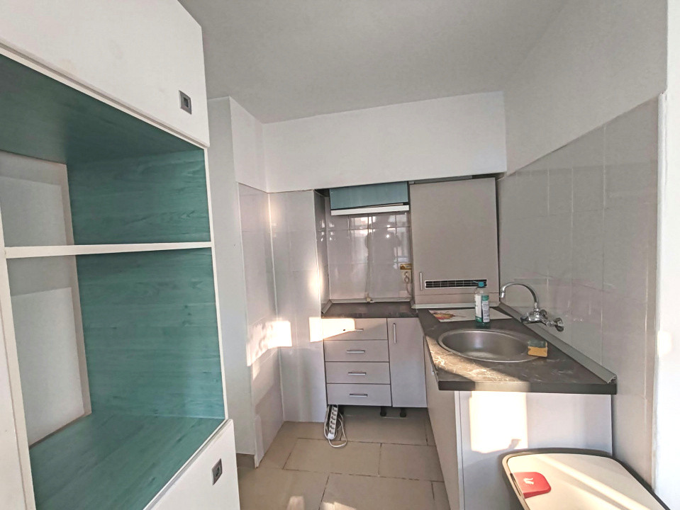 Casă 8 camere, curte generoasă