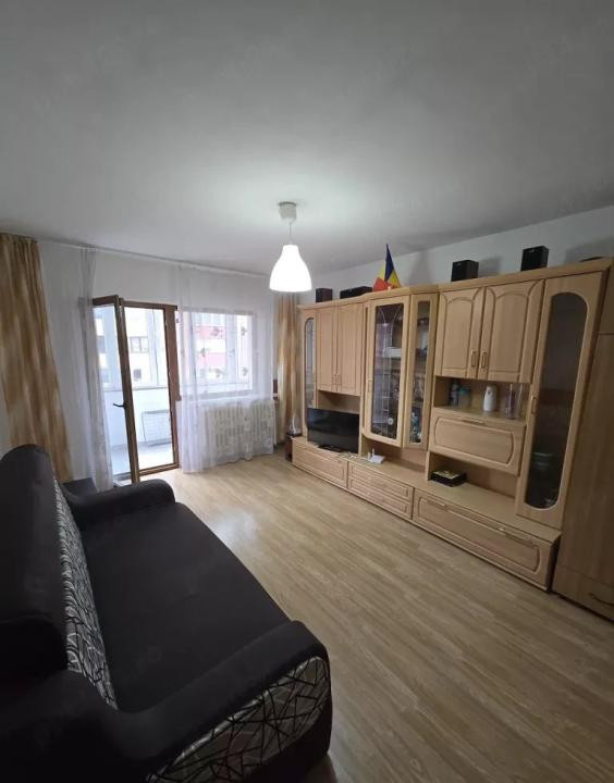 Vând apartament cu 3 camere - zona Astra - Zorilor