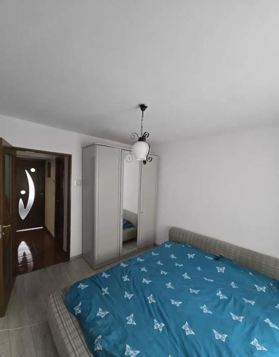 Vând apartament cu 3 camere - zona Astra - Zorilor
