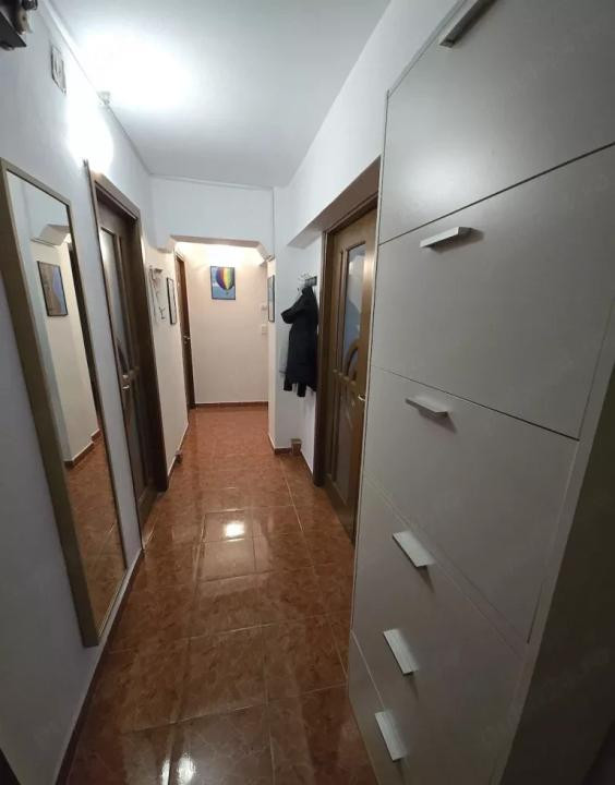 Vând apartament cu 3 camere - zona Astra - Zorilor