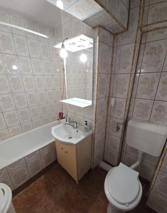 Vând apartament cu 3 camere - zona Astra - Zorilor